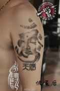 武汉老兵纹身店纹身师疯子打造的大臂菩萨纹身作品恢复后效果