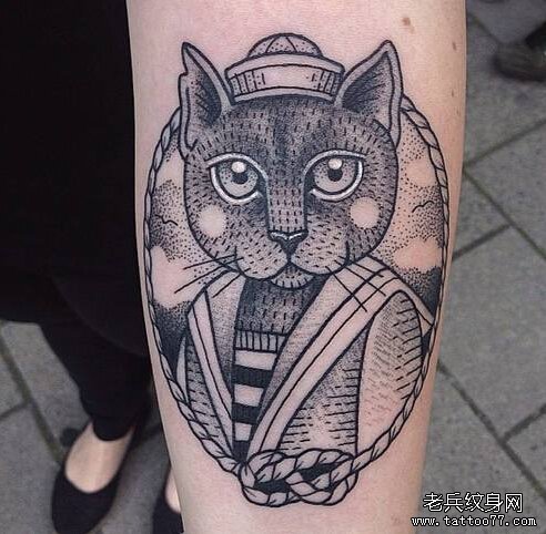 手臂点刺猫纹身图案