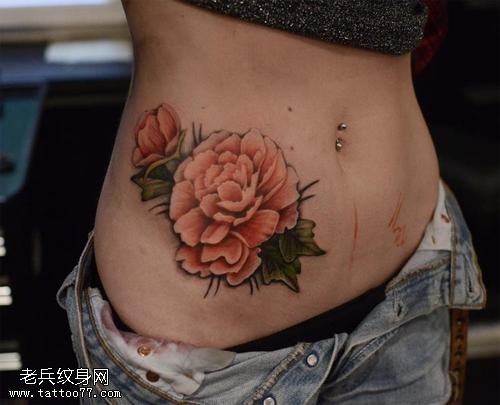 女性腹部玫瑰花纹身图案