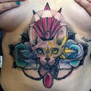 胸口彩色猫咪玫瑰花纹身图案由武汉纹身店提供