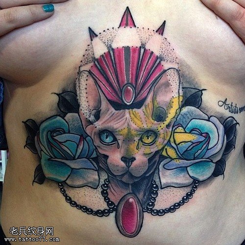 胸口彩色猫咪玫瑰花纹身图案