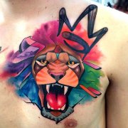 武汉最好的纹身店推荐一款胸口彩色泼墨狮子座纹身图案