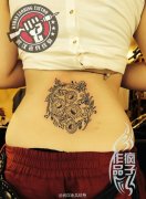 后腰向日葵纹身作品及象征含义