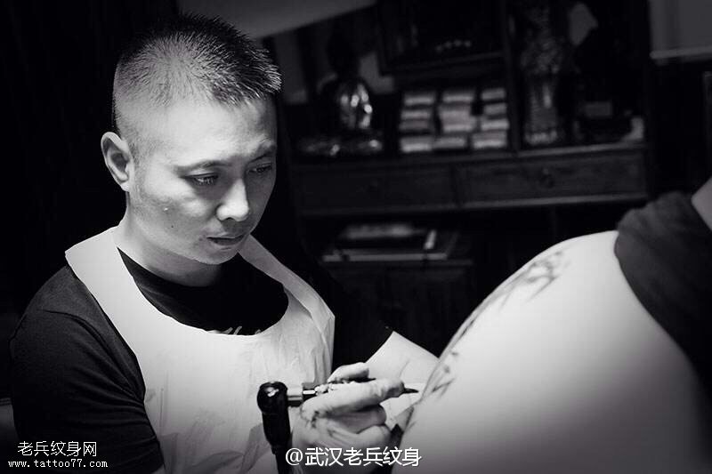 后背竹子纹身作品兵哥制作现场