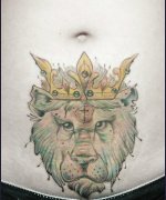 腹部彩色霸气的狮子皇冠纹身图案由武汉纹身馆提供