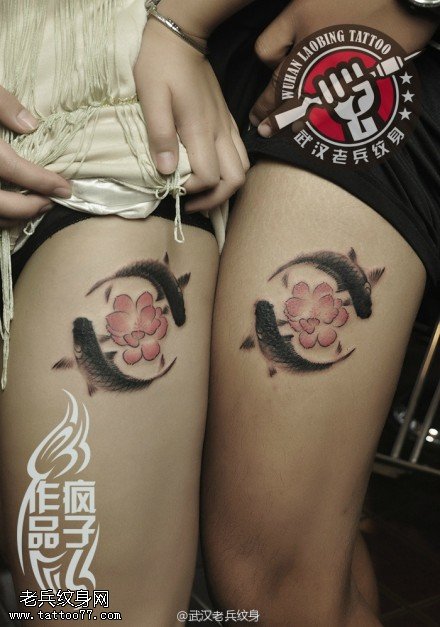 大腿情侣水墨鱼纹身作品由武汉最专业纹身店制作