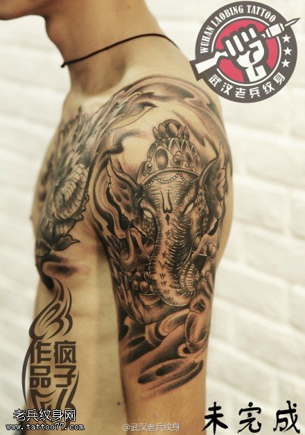 武汉专业纹身师疯子制作的半胛鲤鱼象神纹身图案遮盖旧纹身