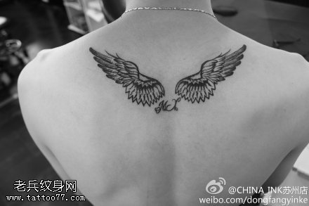 背部翅膀纹身图案