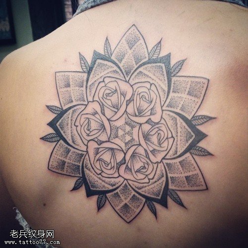 背部点状玫瑰花纹身图案