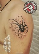 武汉专业纹身店制作的手臂地裂蜘蛛纹身图案