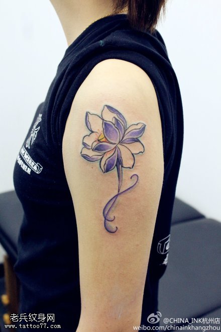 彩色莲花纹身图案