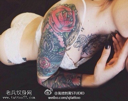 女性花臂纹身图案