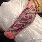腿部彩色3D机械纹身图案由武汉纹身馆提供