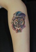 女性腿部彩色猫咪蝴蝶结纹身图片