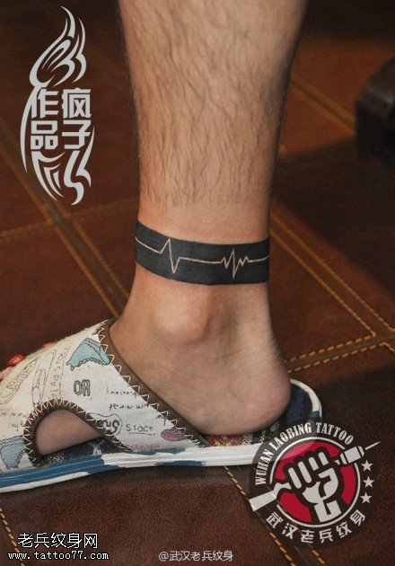 很特别的脚踝心电图纹身图案