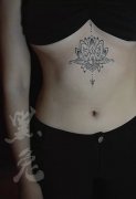 武汉纹身店推荐一款女性胸口樊花纹身图案