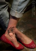 女性脚踝莲花纹身图案由武汉纹身提供