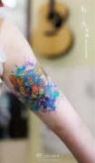 女性泼墨猫咪纹身图案由武汉纹身店提供
