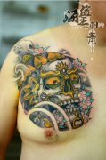 胸口彩色嘎巴拉纹身图案