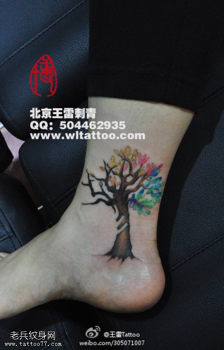 脚踝彩色树纹身图案