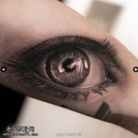 手部眼睛纹身图片
