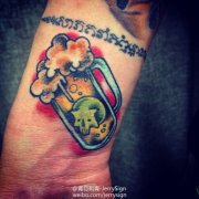 手腕小骷髅啤酒杯纹身图案