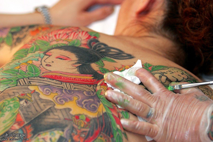 日本纹身对于女人来说越来越开放（高清组图）