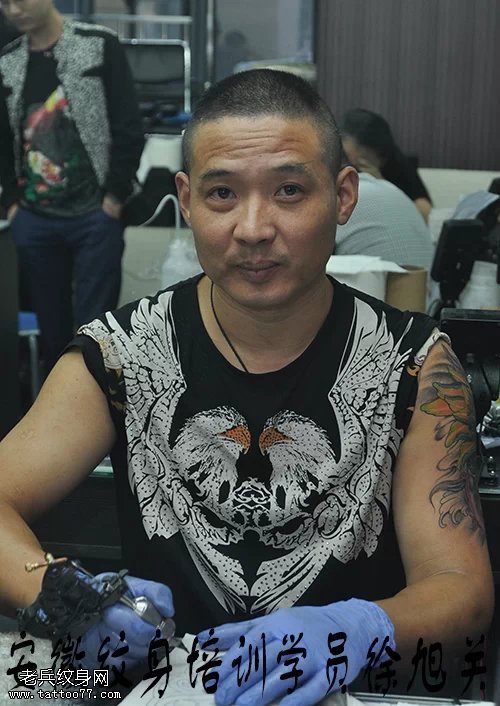 武汉专业学纹身学校：安徽纹身学员徐旭关纹身练习中
