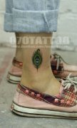 小清新脚部彩色羽毛纹身图案