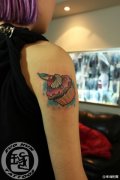 武汉纹身店推荐一款女性手臂蛋糕纹身图案