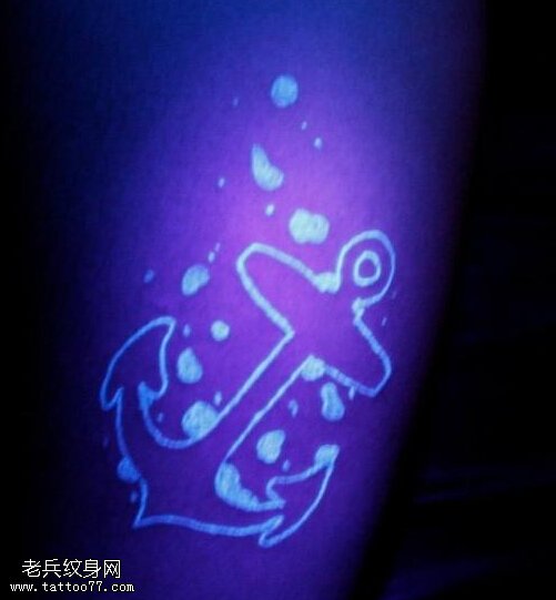 船锚荧光纹身图案
