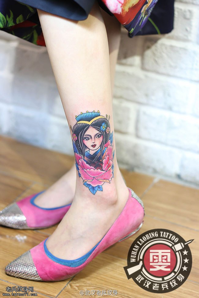 武汉最好的女纹身打造的脚踝漂亮干净的卡通艺妓纹身作品
