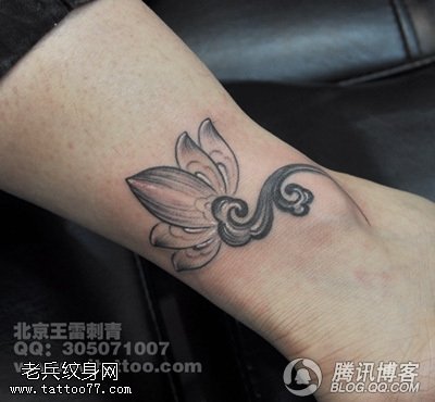 脚部个性莲花图腾纹身图案