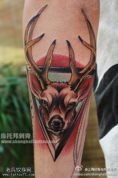 腿部个性鹿纹身图案