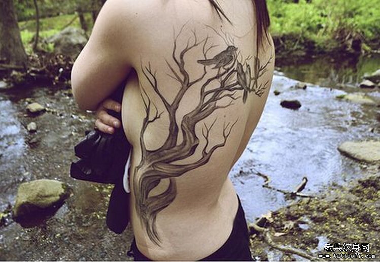 武汉纹身老兵纹身提供的背部树纹身图案图片欣赏