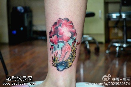 腿部彩色个性女郎纹身图片