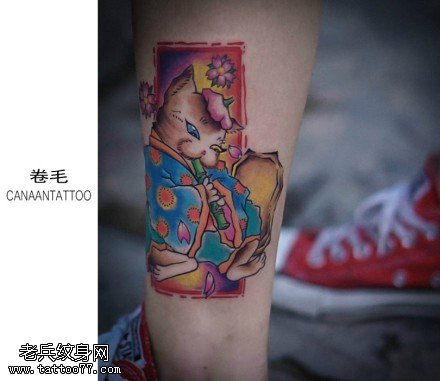 腿部彩色猫咪纹身图片