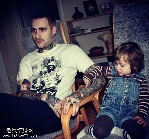 超级奶爸和他酷酷的纹身