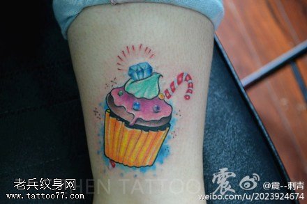 手臂彩色个性冰淇淋蛋糕纹身图案