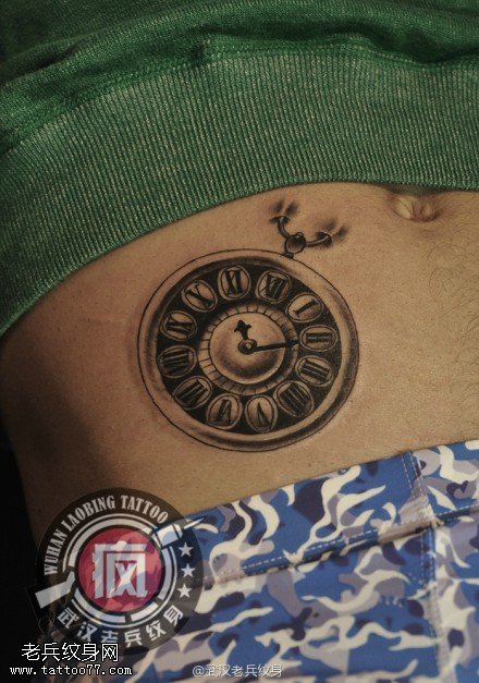 武汉最专业纹身店打造腹部罗马时钟纹身作品