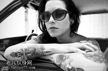 爱纹身，爱美女