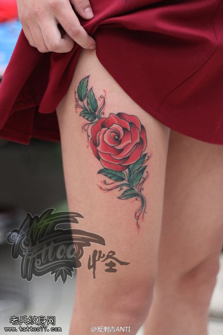 女性腿部school彩色玫瑰花纹身图案