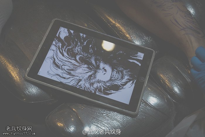 2014年11月17日兵哥打造孙悟空纹身图案花絮