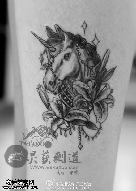 腿部独角兽纹身图案