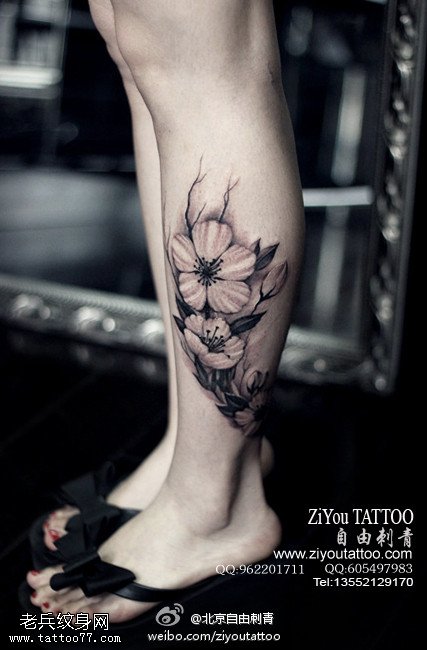 女性腿部花纹身图案