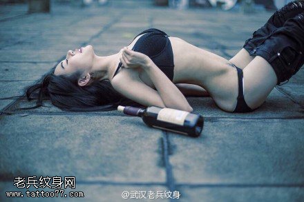 武汉老兵纹身店的tattoo girl写真太性感了　