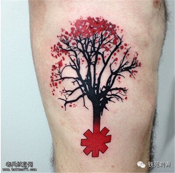 侧腰彩色树纹身图片