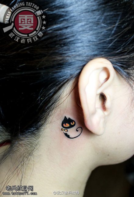 耳部可爱猫咪纹身作品