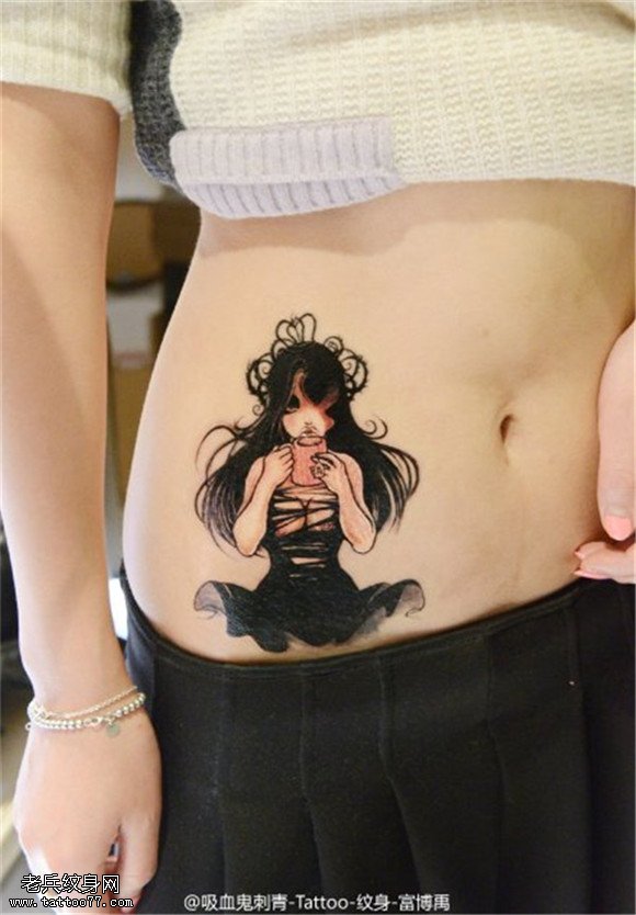 女性腹部女郎纹身图片