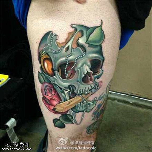 腿部欧美彩色骷髅玫瑰纹身图片